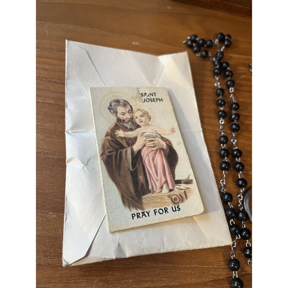 ASSORTED VINTAGE CHRISTIAN MEDALLIONS, CROSSES KEY CHAINS BROCHURES ESTATE - Picture 12 of 12